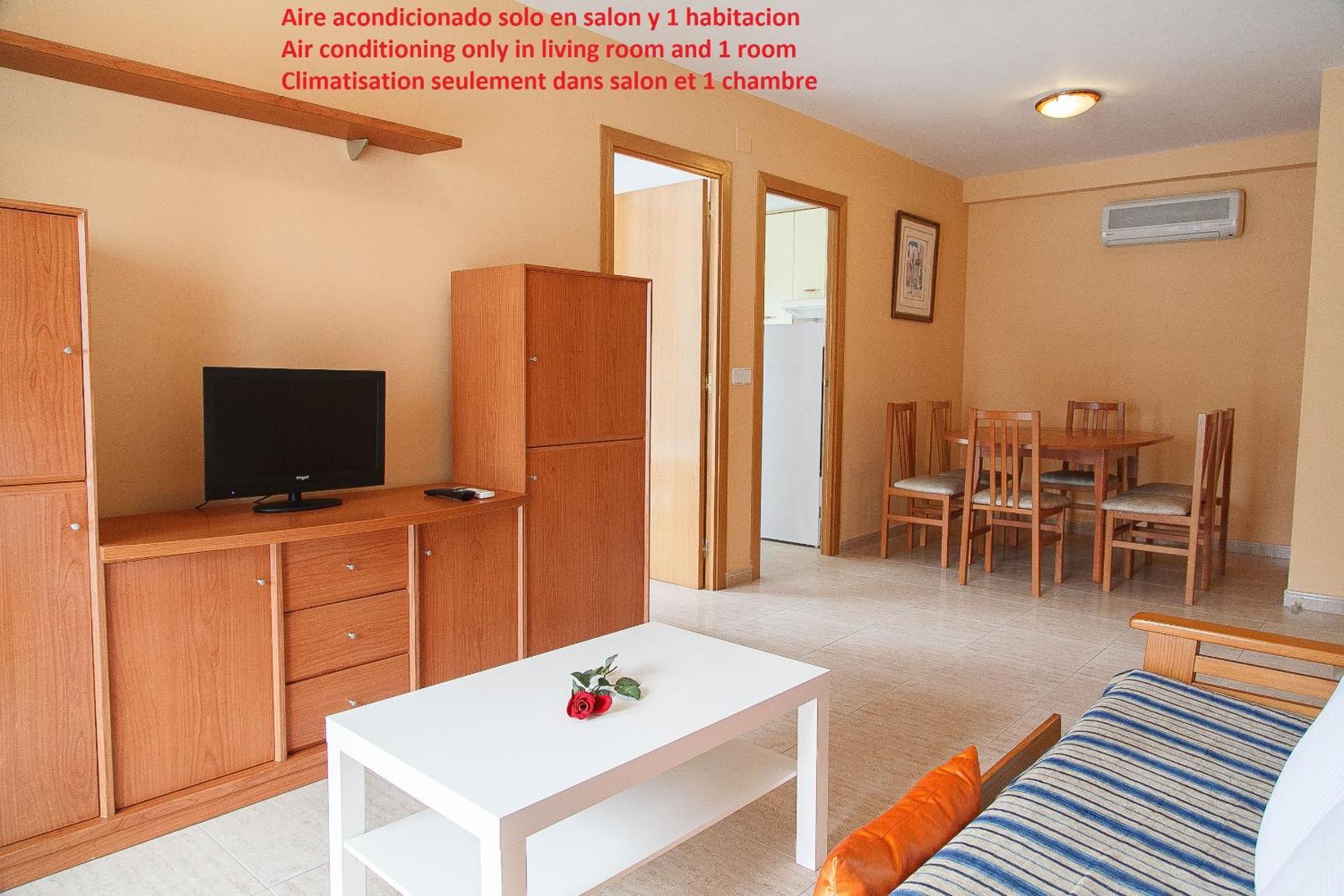 Uhc Larimar Family Complex Apartment Салоу Екстериор снимка