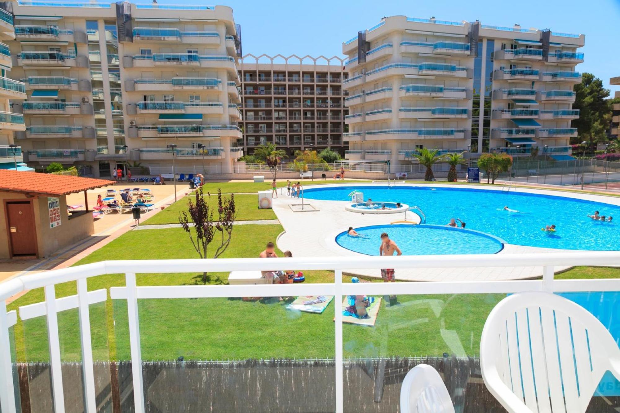 Uhc Larimar Family Complex Apartment Салоу Стая снимка