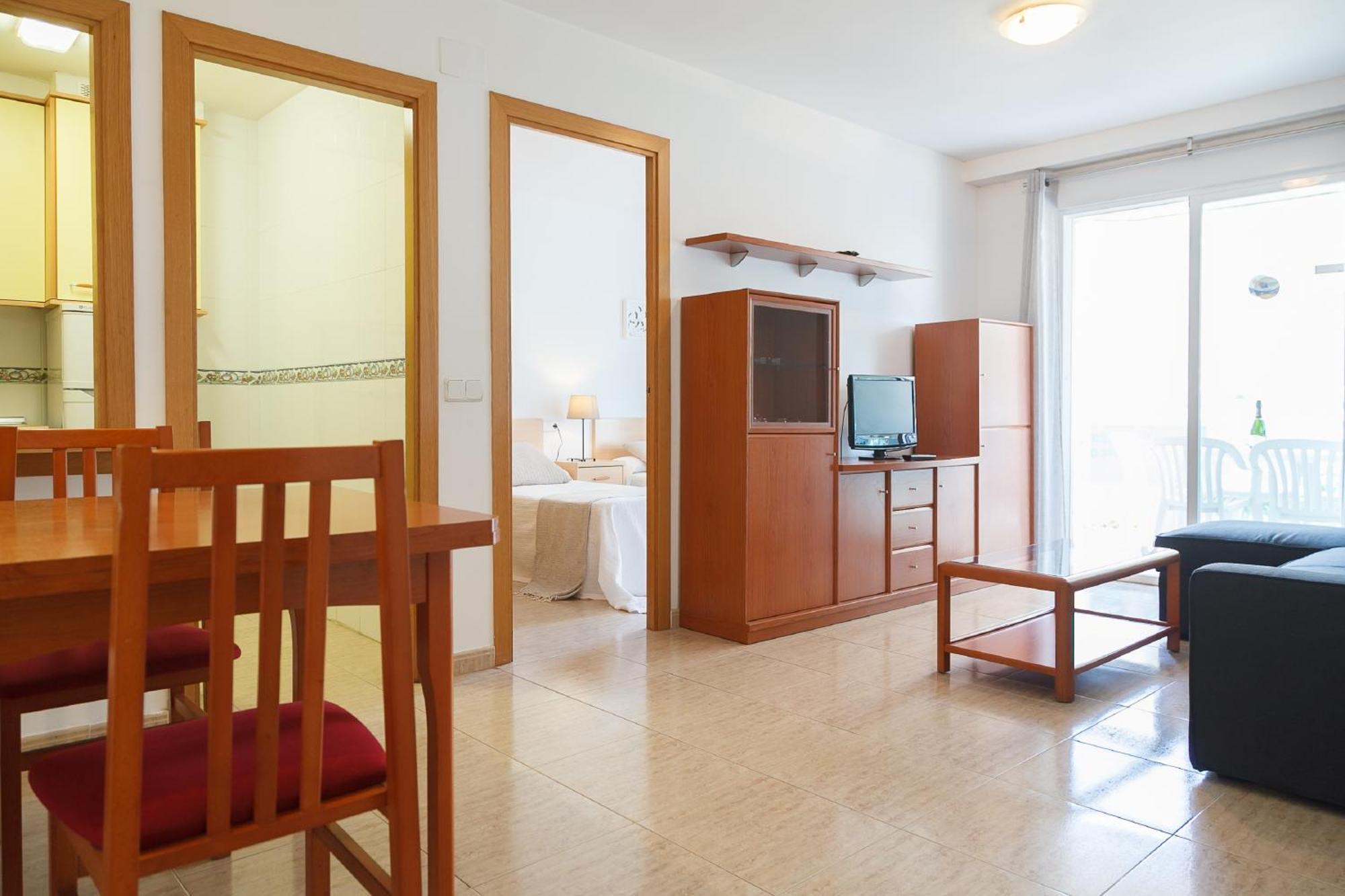 Uhc Larimar Family Complex Apartment Салоу Екстериор снимка
