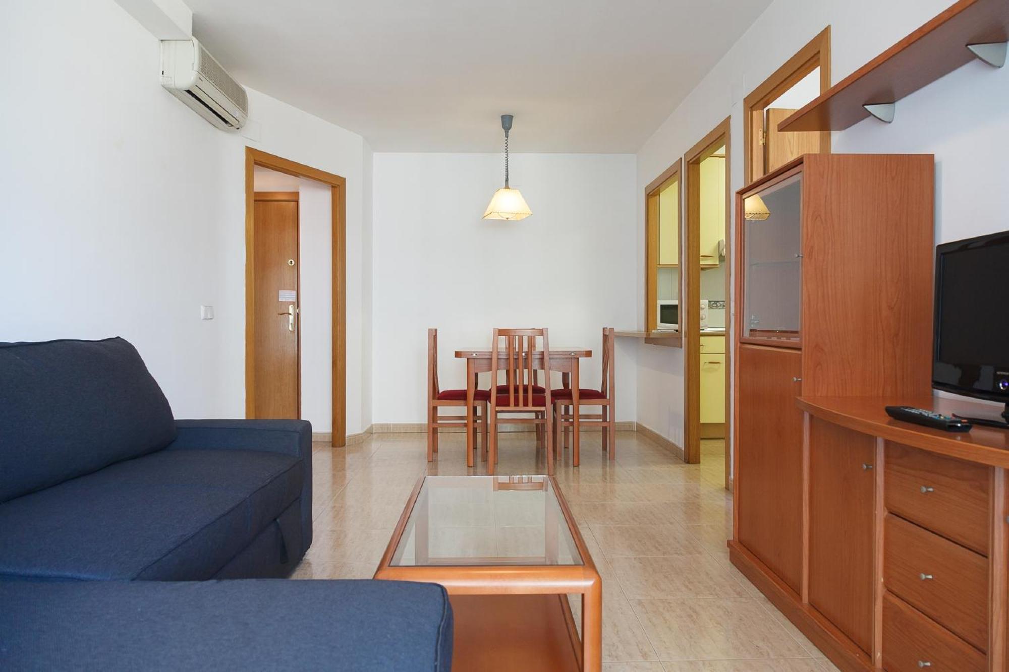 Uhc Larimar Family Complex Apartment Салоу Екстериор снимка