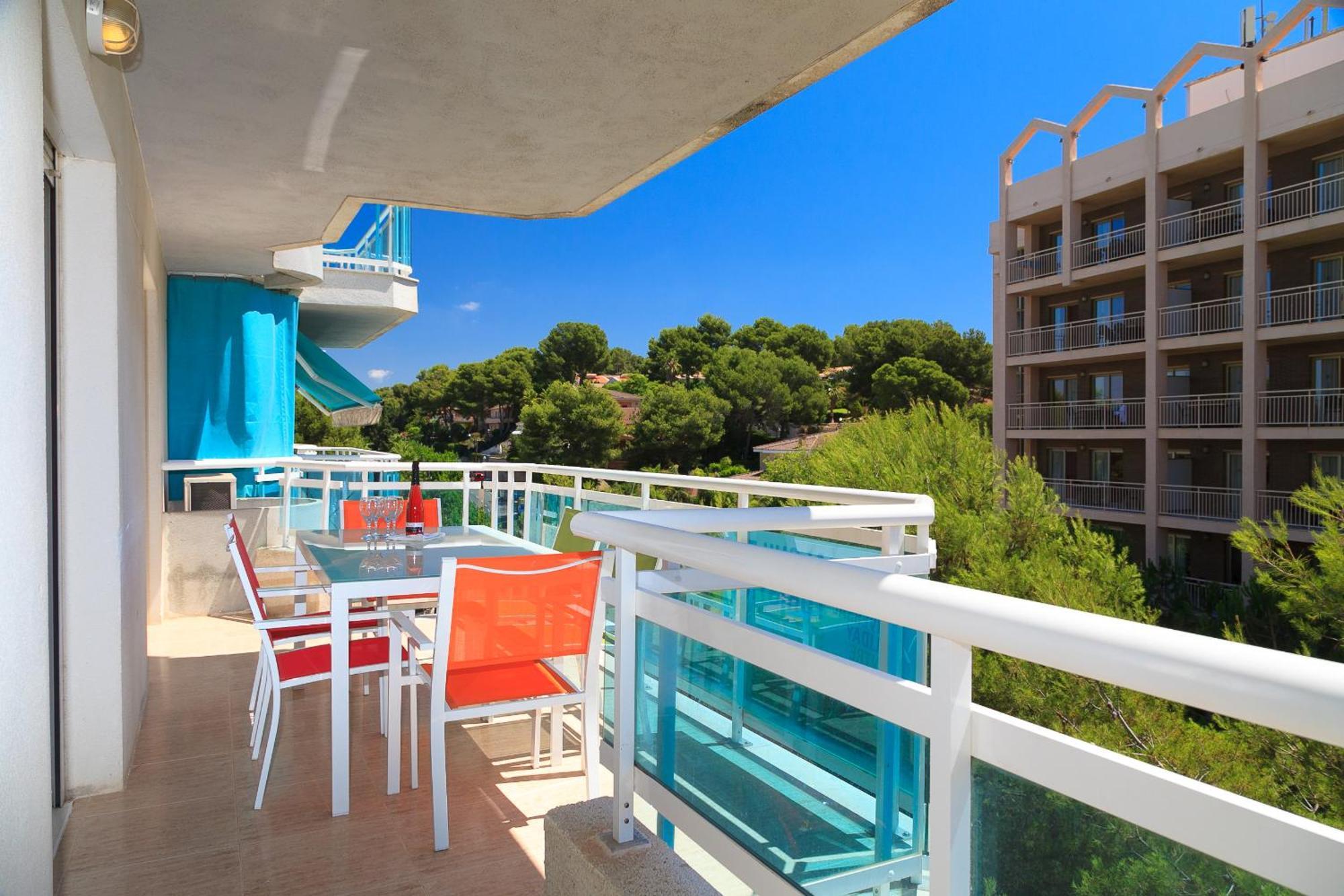 Uhc Larimar Family Complex Apartment Салоу Екстериор снимка
