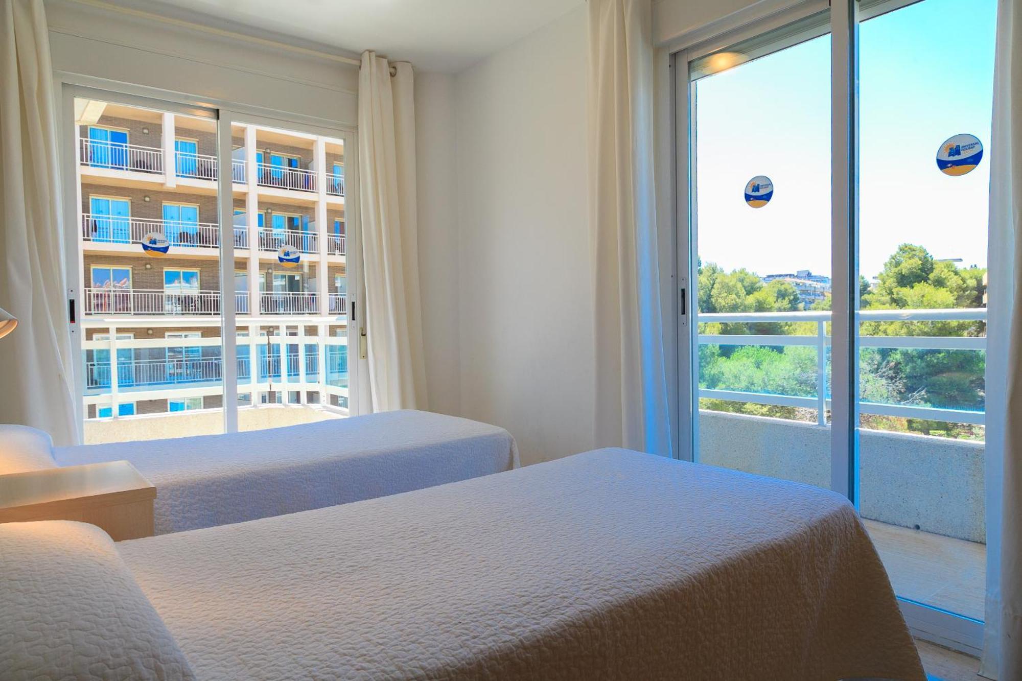 Uhc Larimar Family Complex Apartment Салоу Екстериор снимка