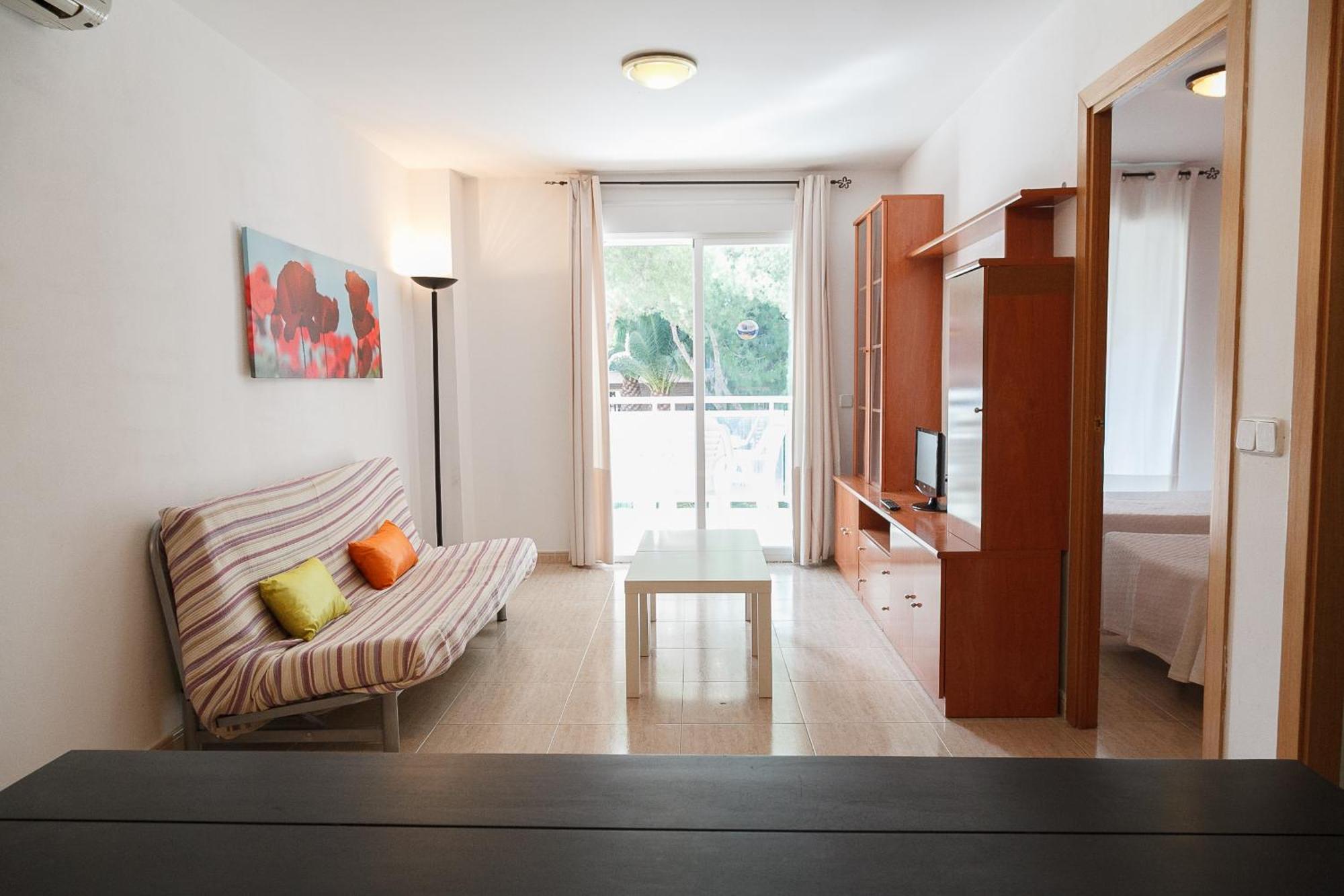 Uhc Larimar Family Complex Apartment Салоу Екстериор снимка