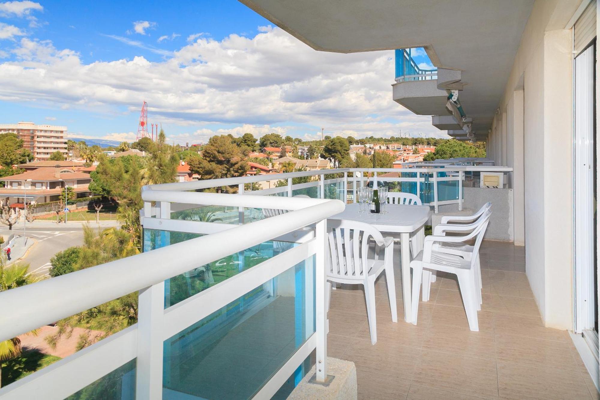 Uhc Larimar Family Complex Apartment Салоу Екстериор снимка